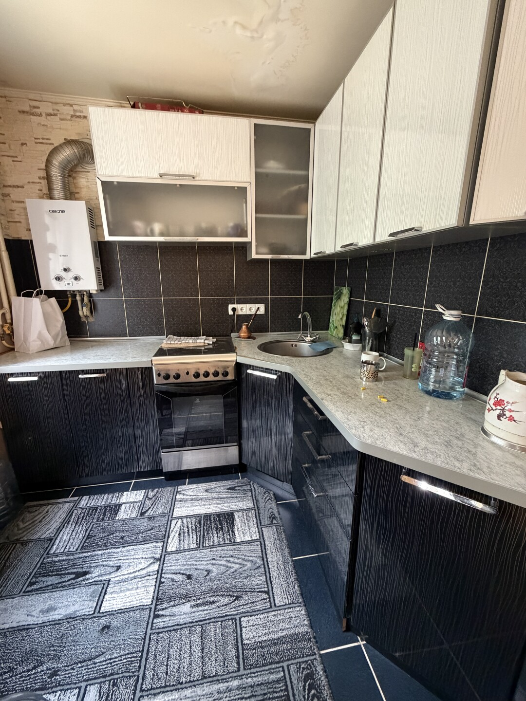 В продаже трехкомнатная квартира