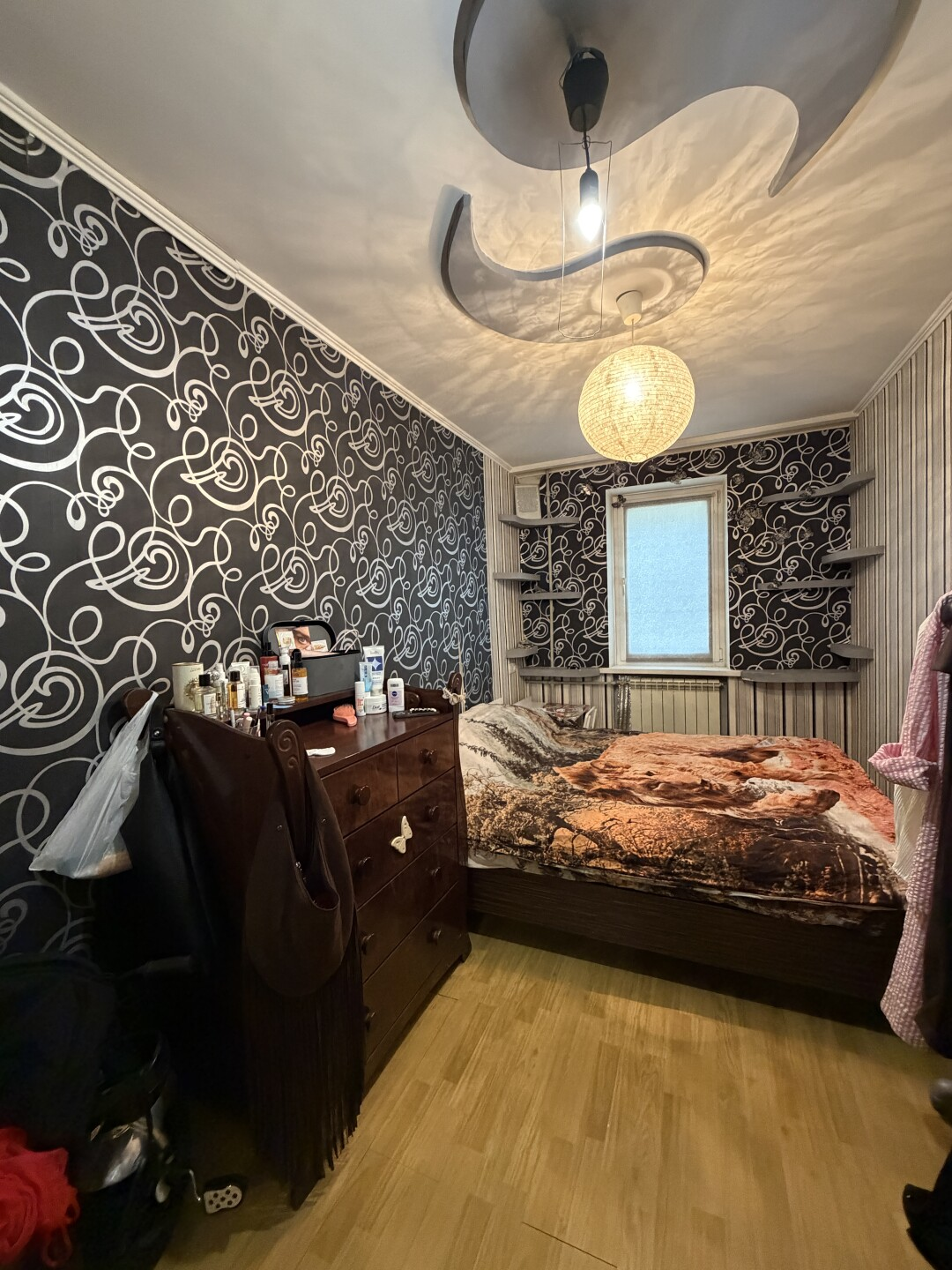 В продаже трехкомнатная квартира